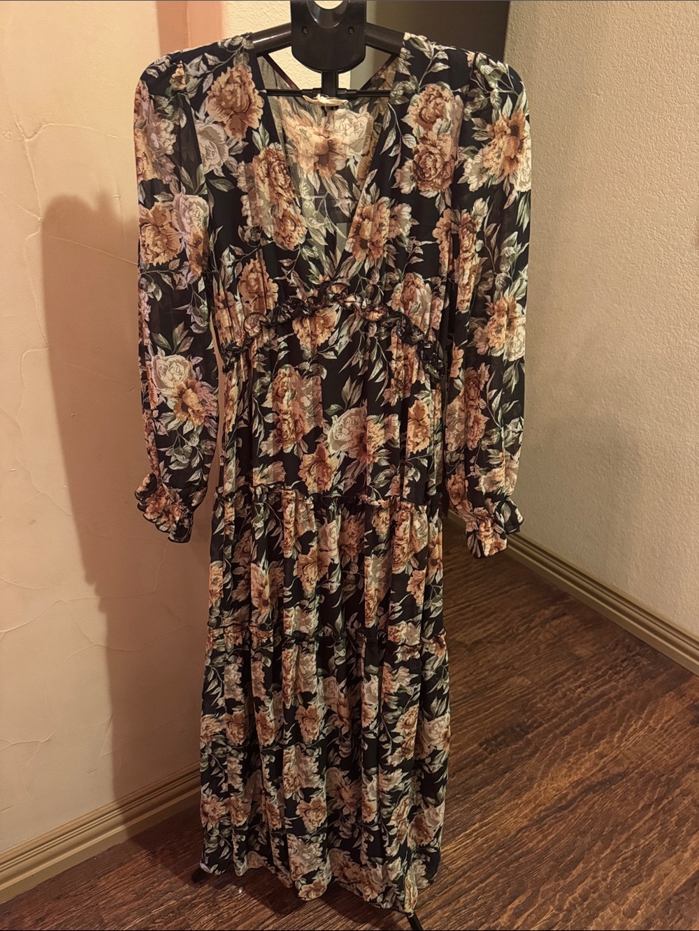 eesome Black Floral Long Sleeve Maxi Dress with Peach Blooms